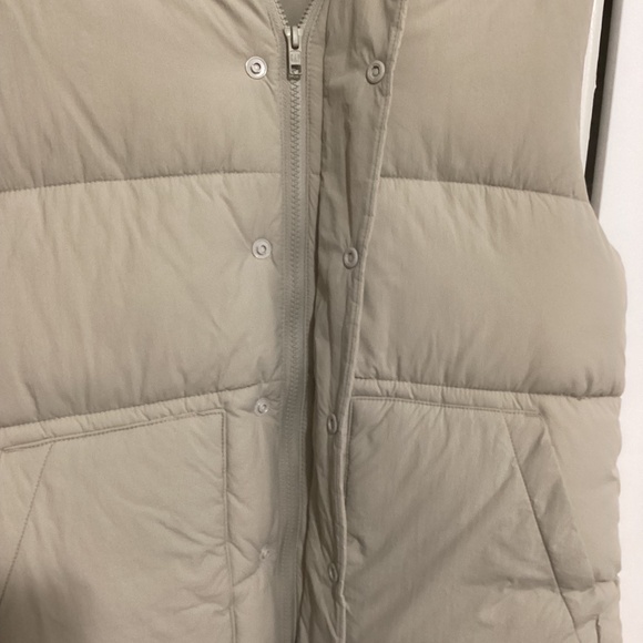 Gap Puffer Vest - Picture 3 of 6